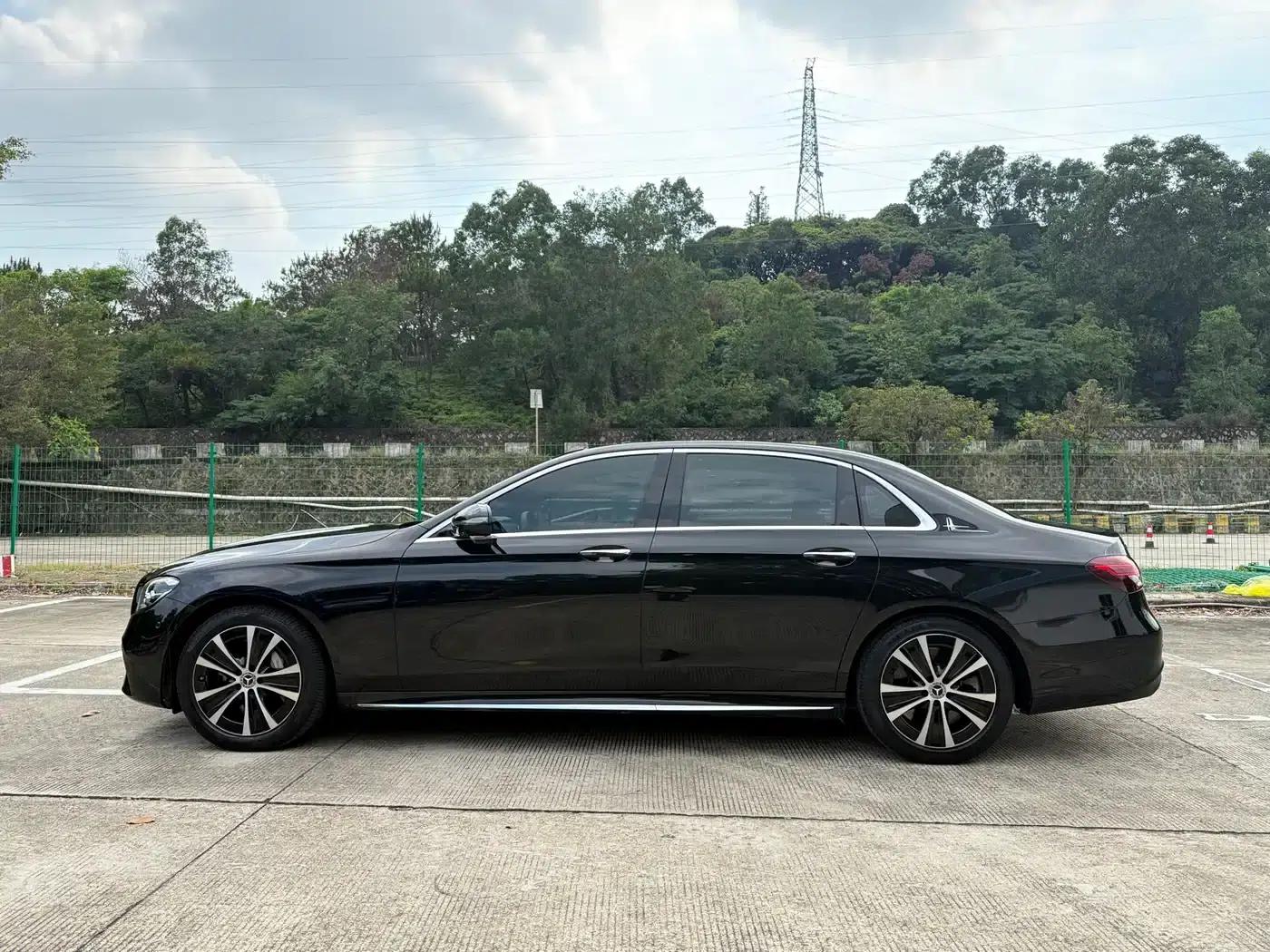 Mercedes-Benz E-Class PHEV 2022 Facelift E 350 e L Plug-in Hybrid Sports Sedan — миниатюра 17