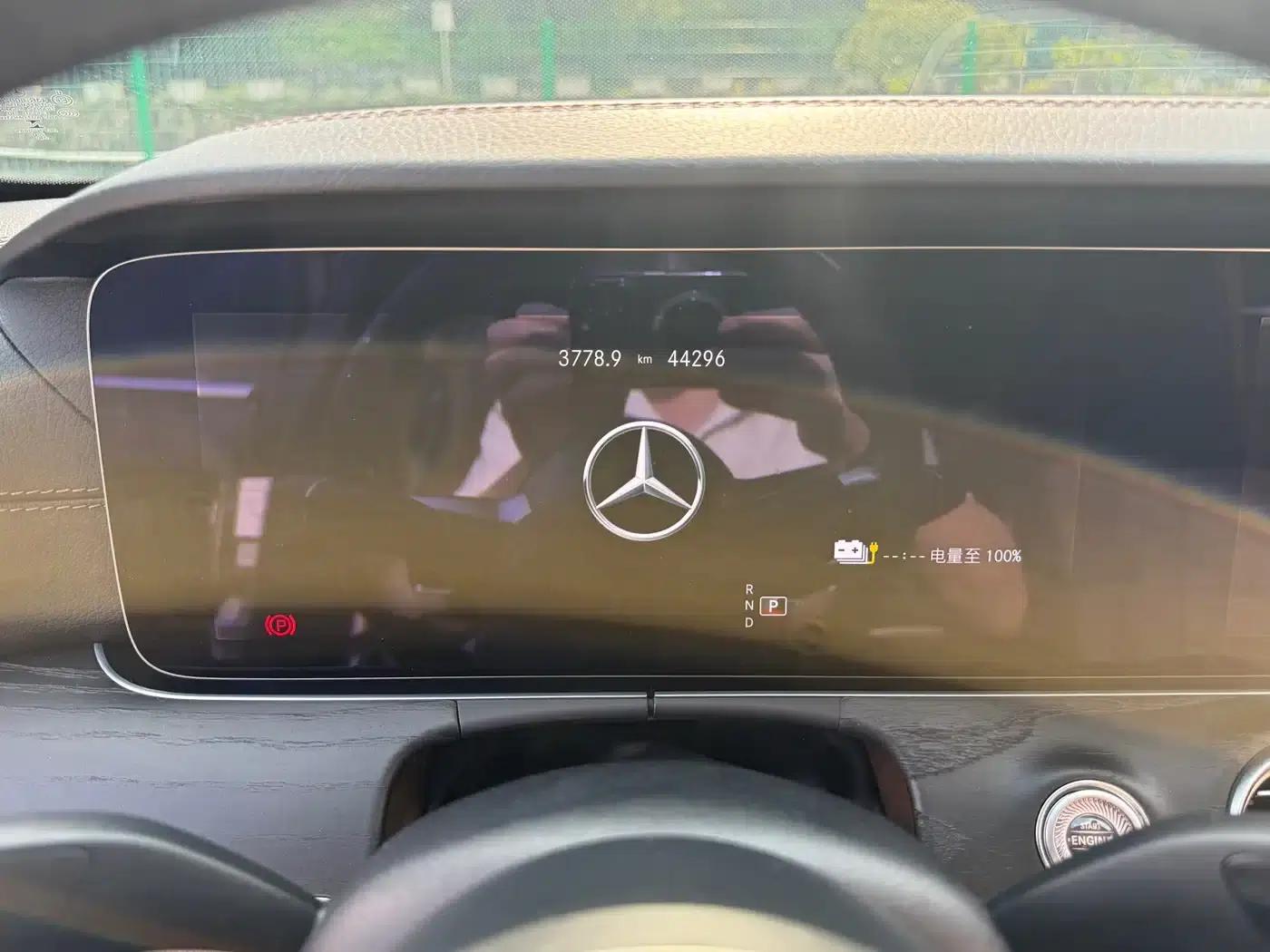 Mercedes-Benz E-Class PHEV 2022 Facelift E 350 e L Plug-in Hybrid Sports Sedan — миниатюра 6