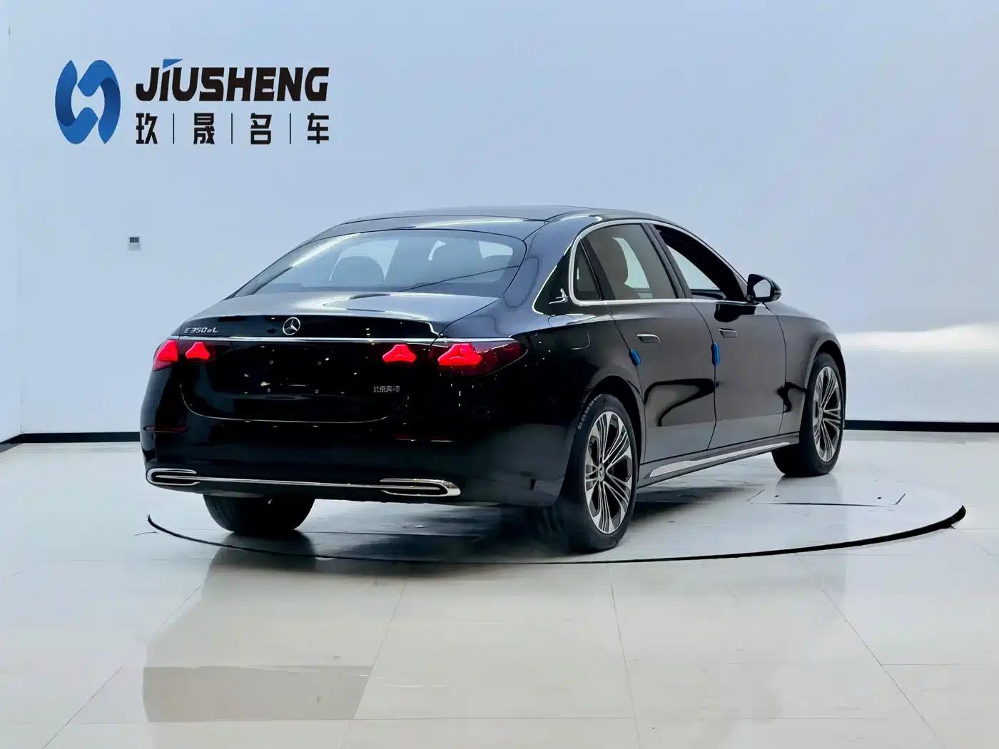 Mercedes-Benz E-Class PHEV 2024 E 350 e L Plug-in Hybrid Sedan — миниатюра 22