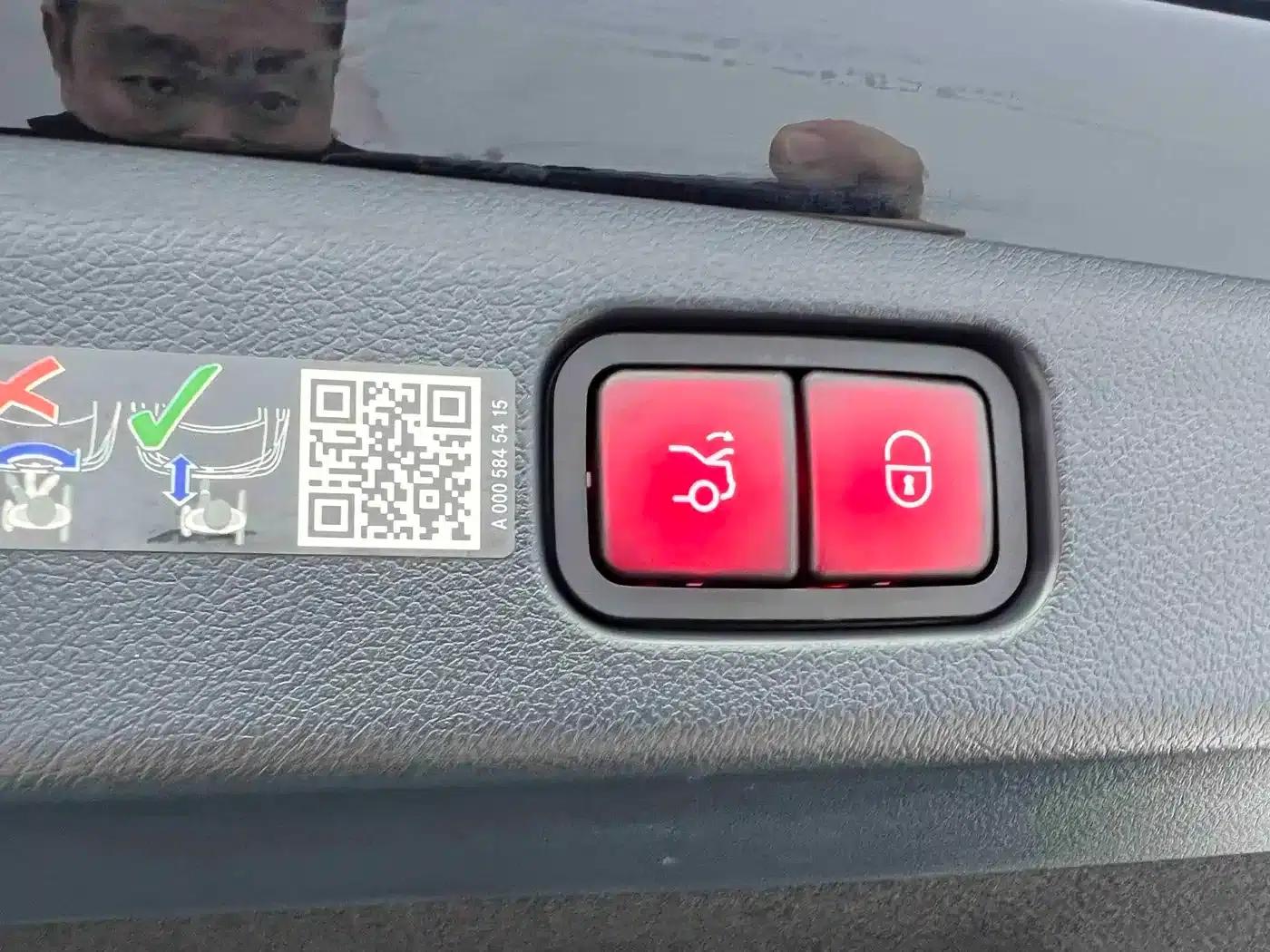 Mercedes-Benz E-Class PHEV 2024 E 350 e L Plug-in Hybrid Sedan — миниатюра 29
