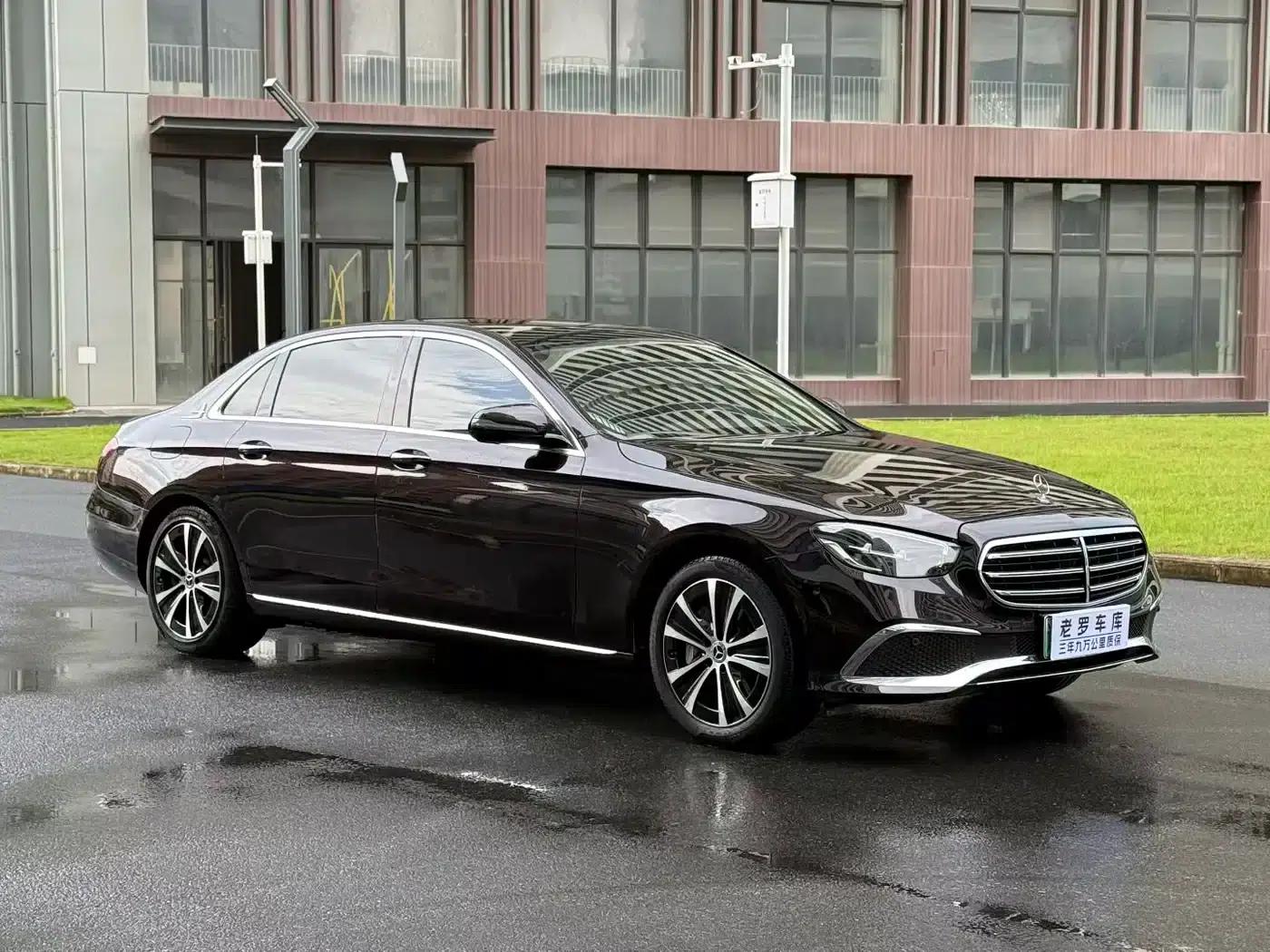 Mercedes-Benz E-Class PHEV 2023 E 350 e L Plug-in Hybrid Sports Sedan — миниатюра 1