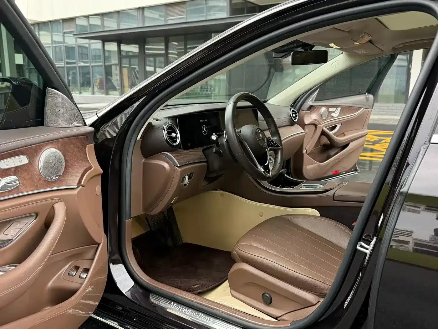 Mercedes-Benz E-Class PHEV 2023 E 350 e L Plug-in Hybrid Sports Sedan — миниатюра 4