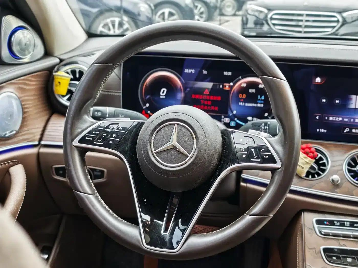 Mercedes-Benz E-Class PHEV 2021 E 350 e L Plug-in Hybrid Sedan — миниатюра 11
