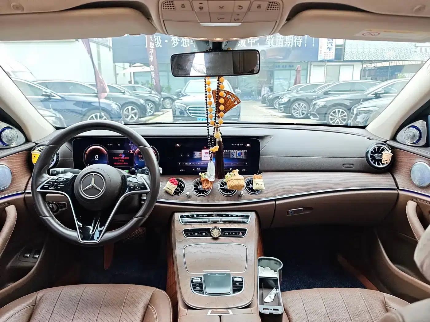 Mercedes-Benz E-Class PHEV 2021 E 350 e L Plug-in Hybrid Sedan — миниатюра 9