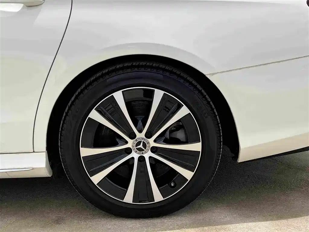 Mercedes-Benz E-Class PHEV 2022 E 350 e L Plug-in Hybrid Sedan — миниатюра 17