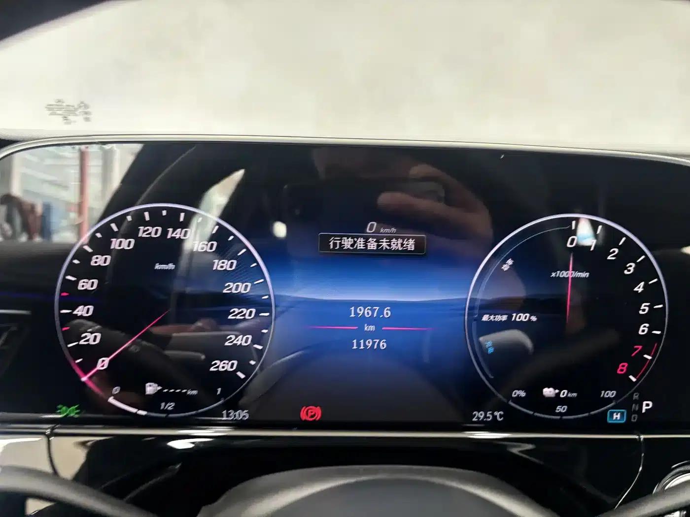 Mercedes-Benz E-Class PHEV 2024 E 350 e L Plug-in Hybrid Sedan — миниатюра 17