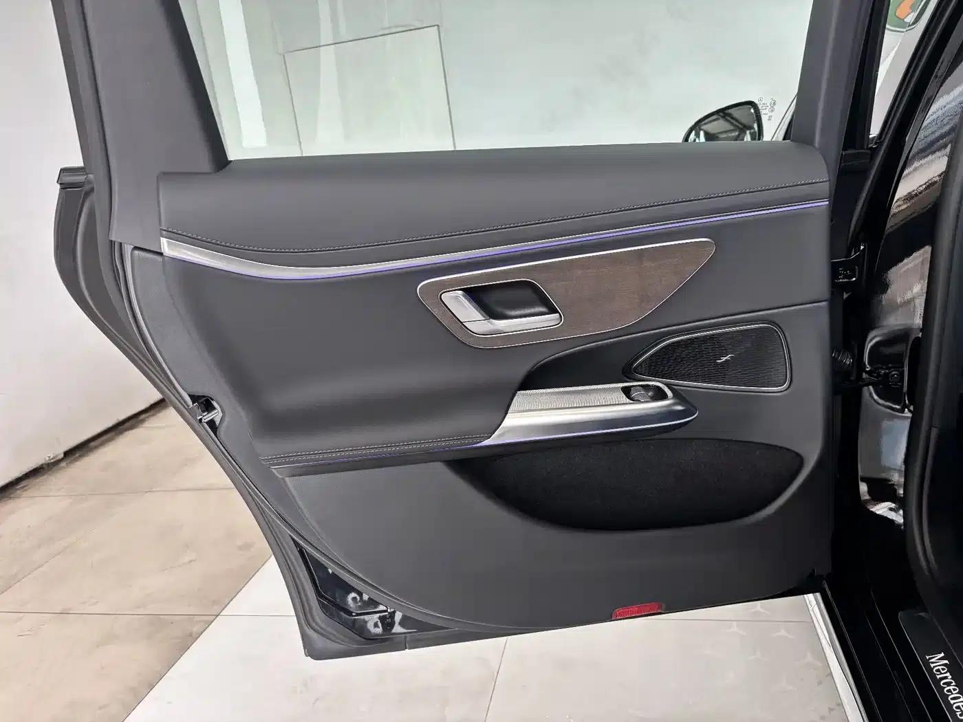 Mercedes-Benz E-Class PHEV 2024 E 350 e L Plug-in Hybrid Sedan — миниатюра 21