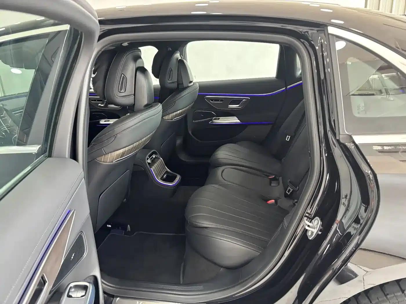 Mercedes-Benz E-Class PHEV 2024 E 350 e L Plug-in Hybrid Sedan — миниатюра 22