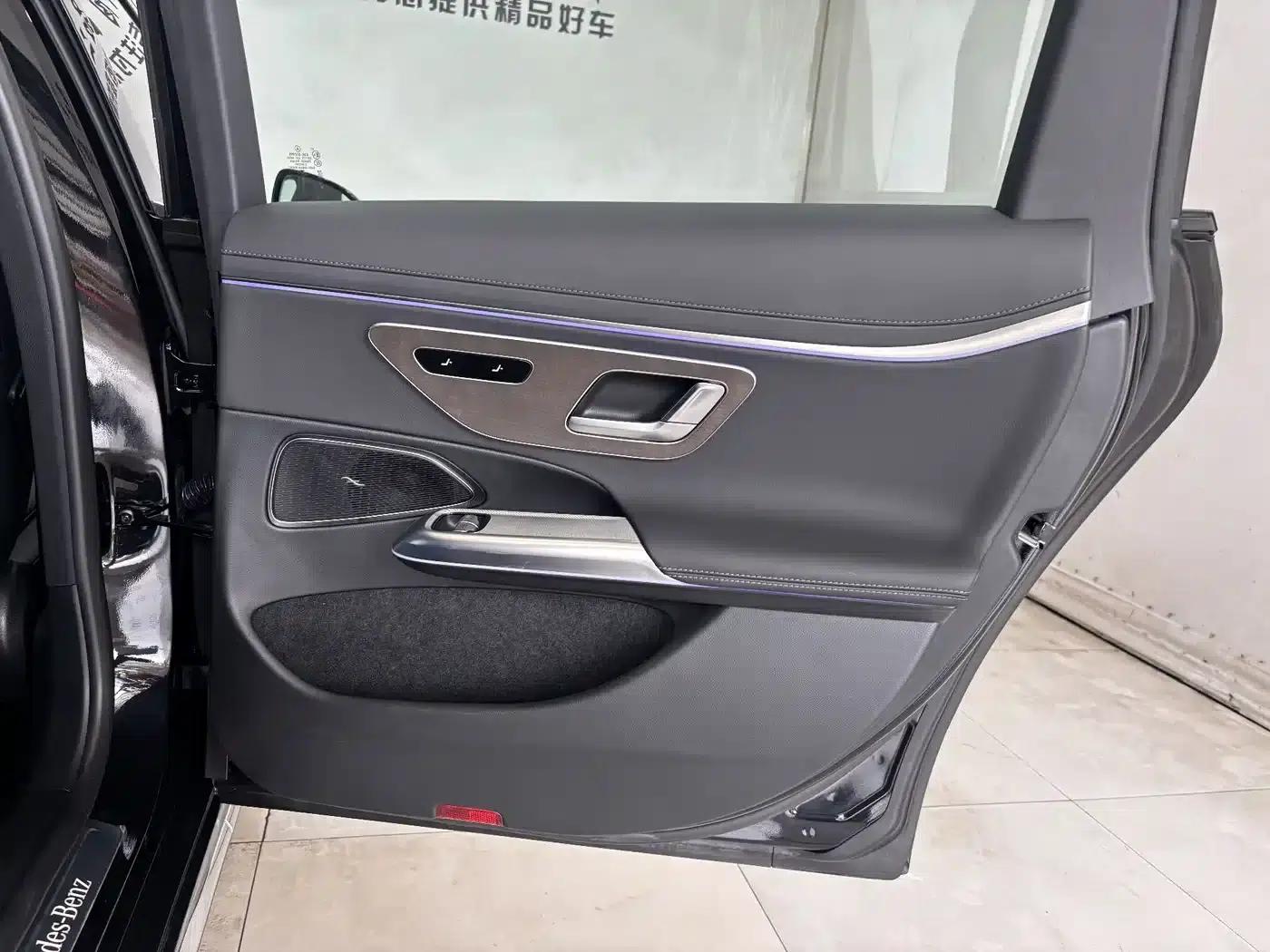 Mercedes-Benz E-Class PHEV 2024 E 350 e L Plug-in Hybrid Sedan — миниатюра 23