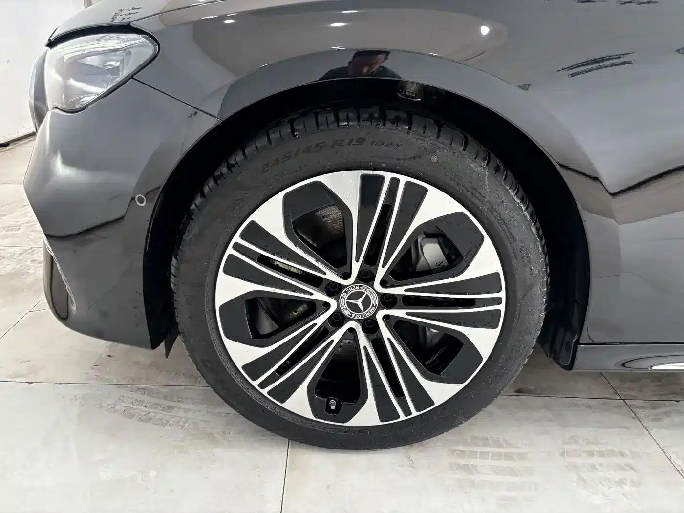 Mercedes-Benz E-Class PHEV 2024 E 350 e L Plug-in Hybrid Sedan — миниатюра 32