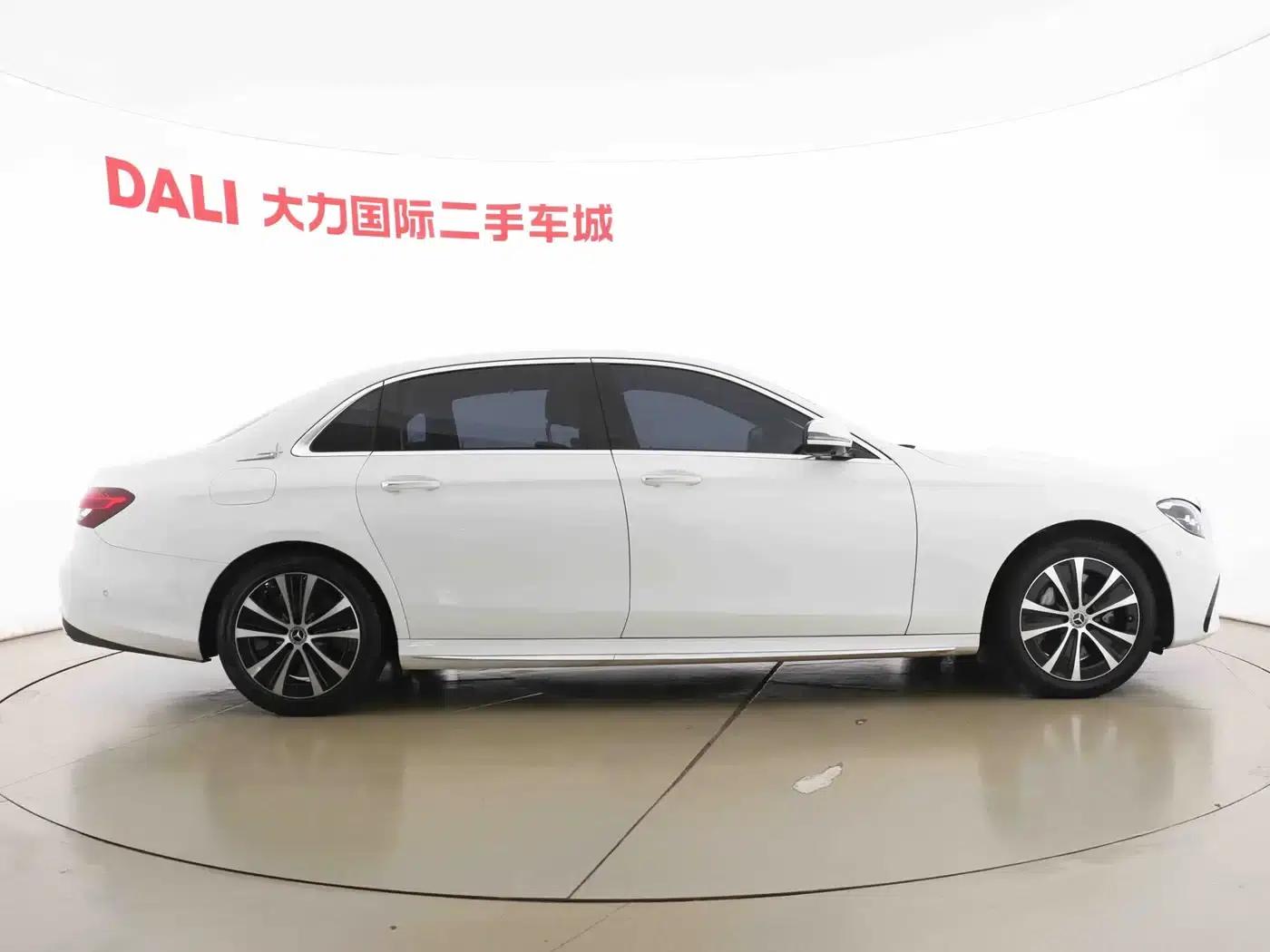 Mercedes-Benz E-Class PHEV 2023 E 350 e L Plug-in Hybrid Sports Sedan — миниатюра 13