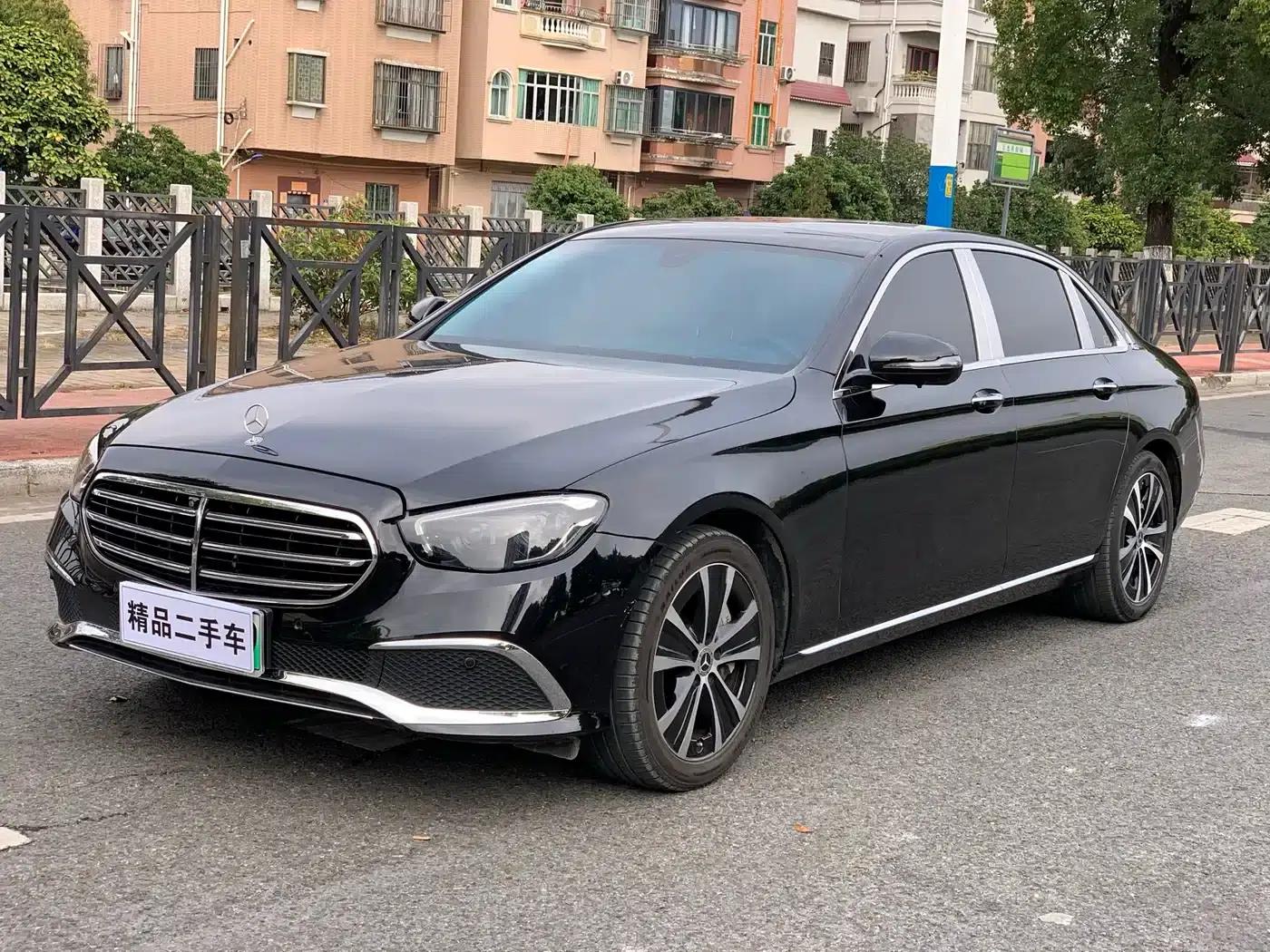 Mercedes-Benz E-Class PHEV 2022 Facelift E 350 e L Plug-in Hybrid Sedan — миниатюра 1