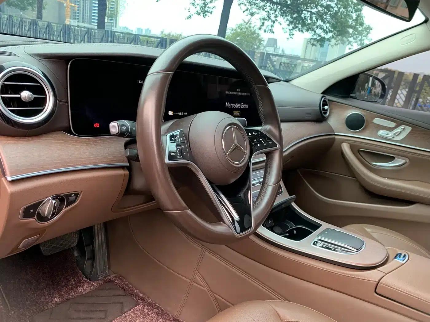 Mercedes-Benz E-Class PHEV 2022 Facelift E 350 e L Plug-in Hybrid Sedan — миниатюра 18