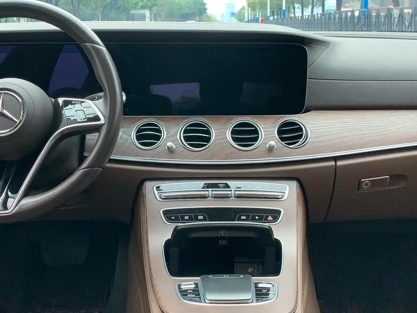 Mercedes-Benz E-Class PHEV 2022 Facelift E 350 e L Plug-in Hybrid Sedan — миниатюра 19