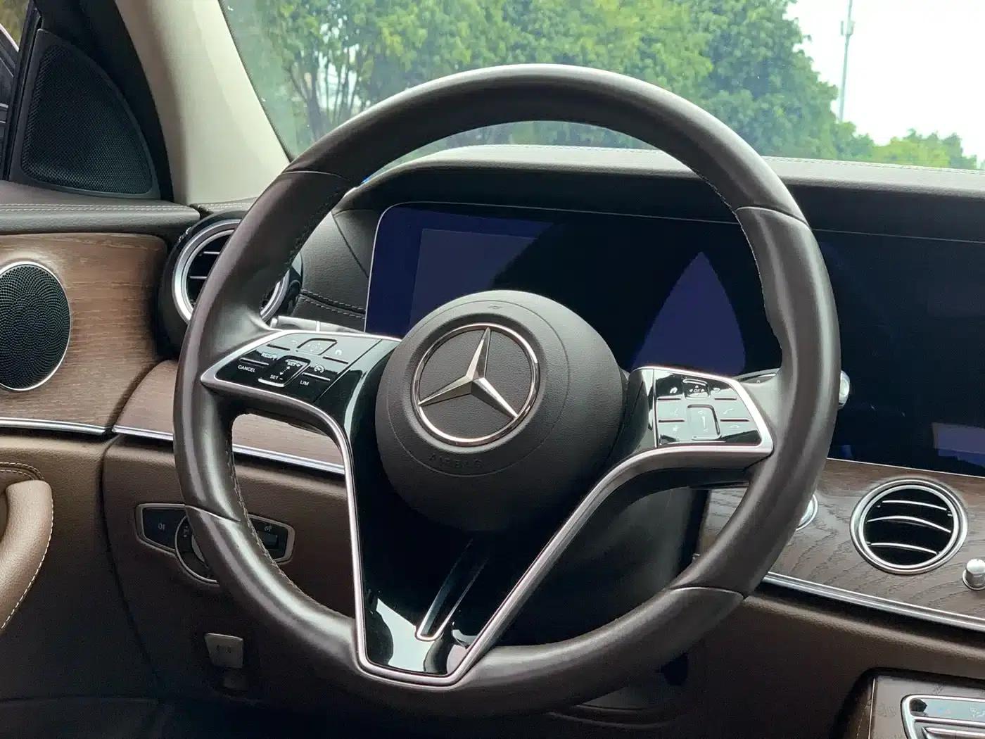 Mercedes-Benz E-Class PHEV 2022 Facelift E 350 e L Plug-in Hybrid Sedan — миниатюра 20