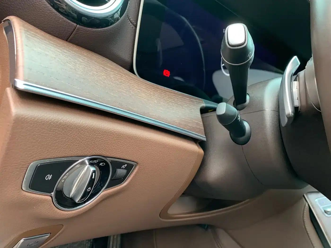 Mercedes-Benz E-Class PHEV 2022 Facelift E 350 e L Plug-in Hybrid Sedan — миниатюра 23