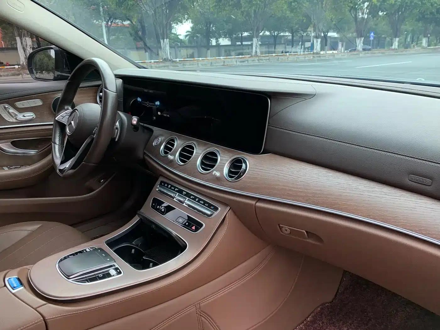 Mercedes-Benz E-Class PHEV 2022 Facelift E 350 e L Plug-in Hybrid Sedan — миниатюра 28