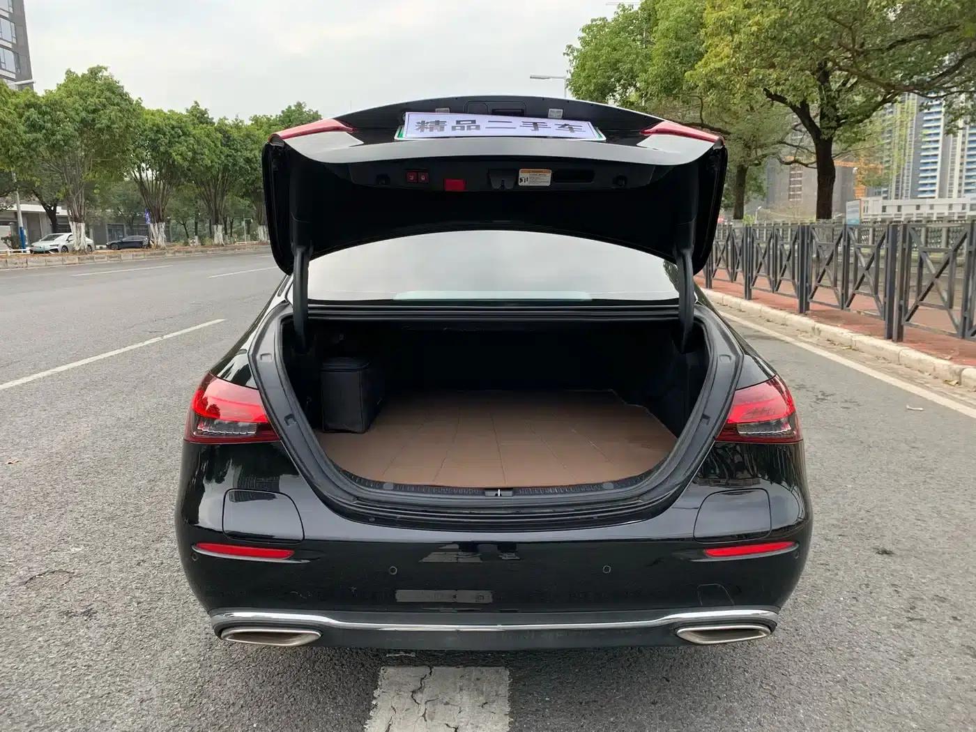 Mercedes-Benz E-Class PHEV 2022 Facelift E 350 e L Plug-in Hybrid Sedan — миниатюра 7