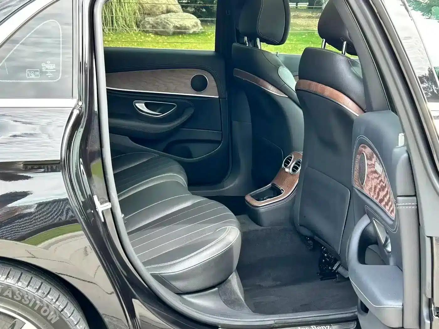 Mercedes-Benz E-Class PHEV 2021 E 350 e L Plug-in Hybrid Sedan — миниатюра 10