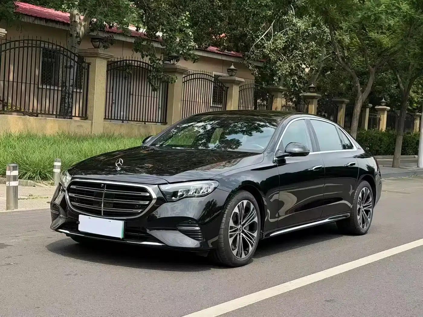 Mercedes-Benz E-Class PHEV 2024 E 350 e L Plug-in Hybrid Sedan — миниатюра 1