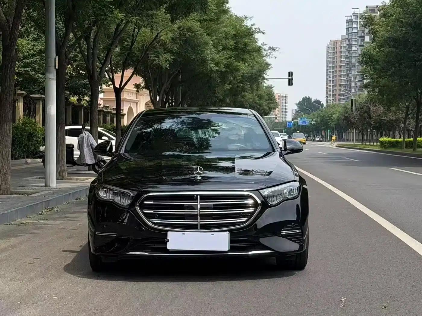 Mercedes-Benz E-Class PHEV 2024 E 350 e L Plug-in Hybrid Sedan — миниатюра 2