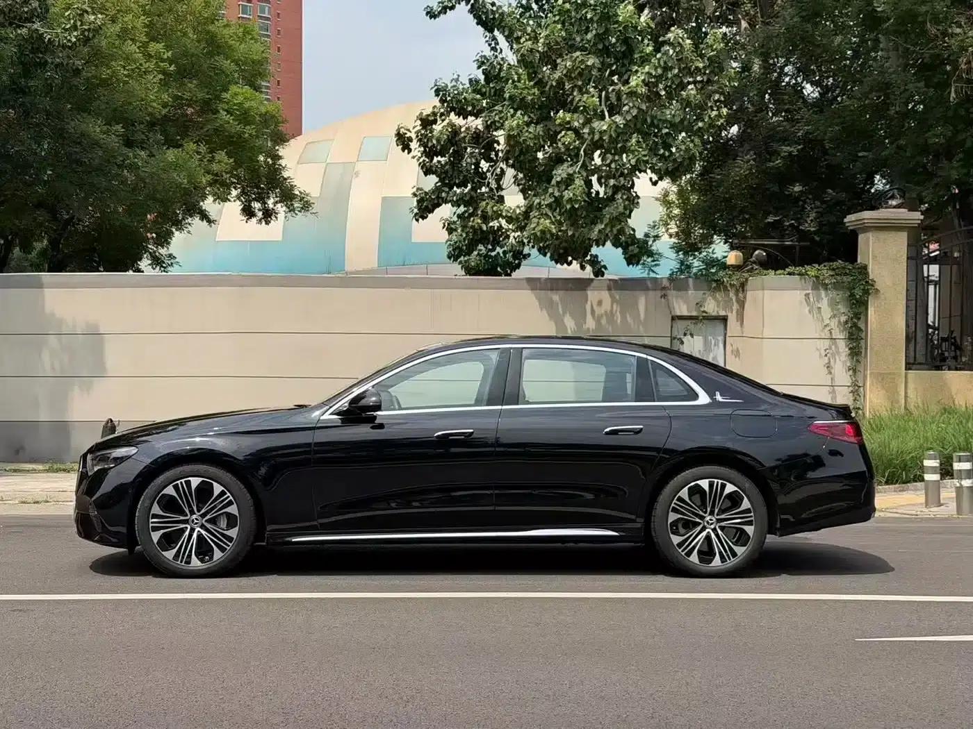 Mercedes-Benz E-Class PHEV 2024 E 350 e L Plug-in Hybrid Sedan — миниатюра 3