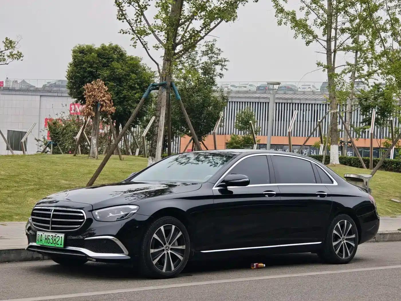 Mercedes-Benz E-Class PHEV 2022 Facelift E 350 e L Plug-in Hybrid Sedan — миниатюра 1