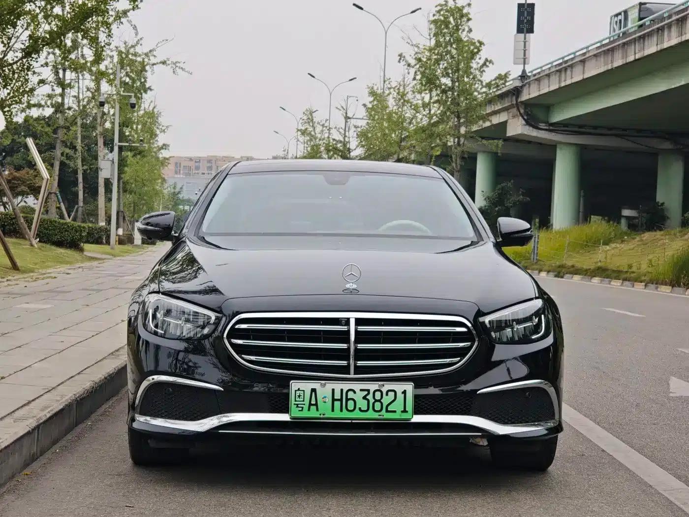 Mercedes-Benz E-Class PHEV 2022 Facelift E 350 e L Plug-in Hybrid Sedan — миниатюра 2