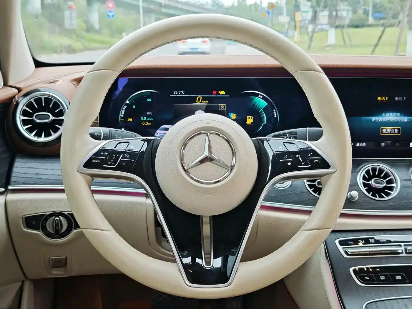 Mercedes-Benz E-Class PHEV 2022 Facelift E 350 e L Plug-in Hybrid Sedan — миниатюра 17