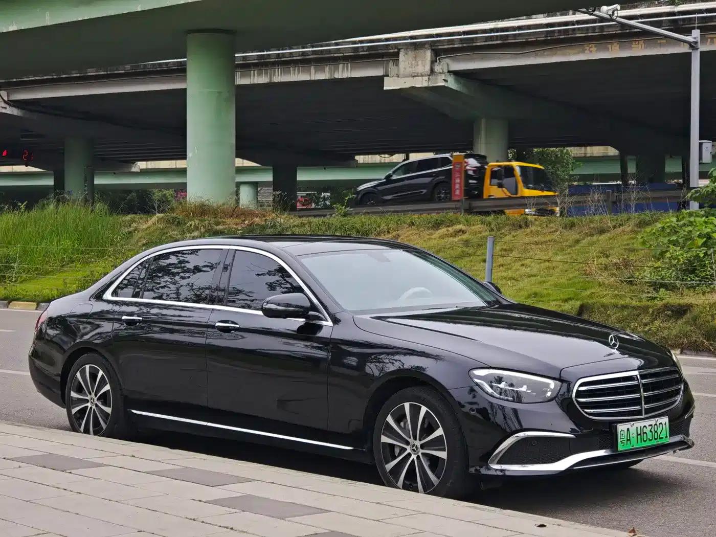 Mercedes-Benz E-Class PHEV 2022 Facelift E 350 e L Plug-in Hybrid Sedan — миниатюра 3
