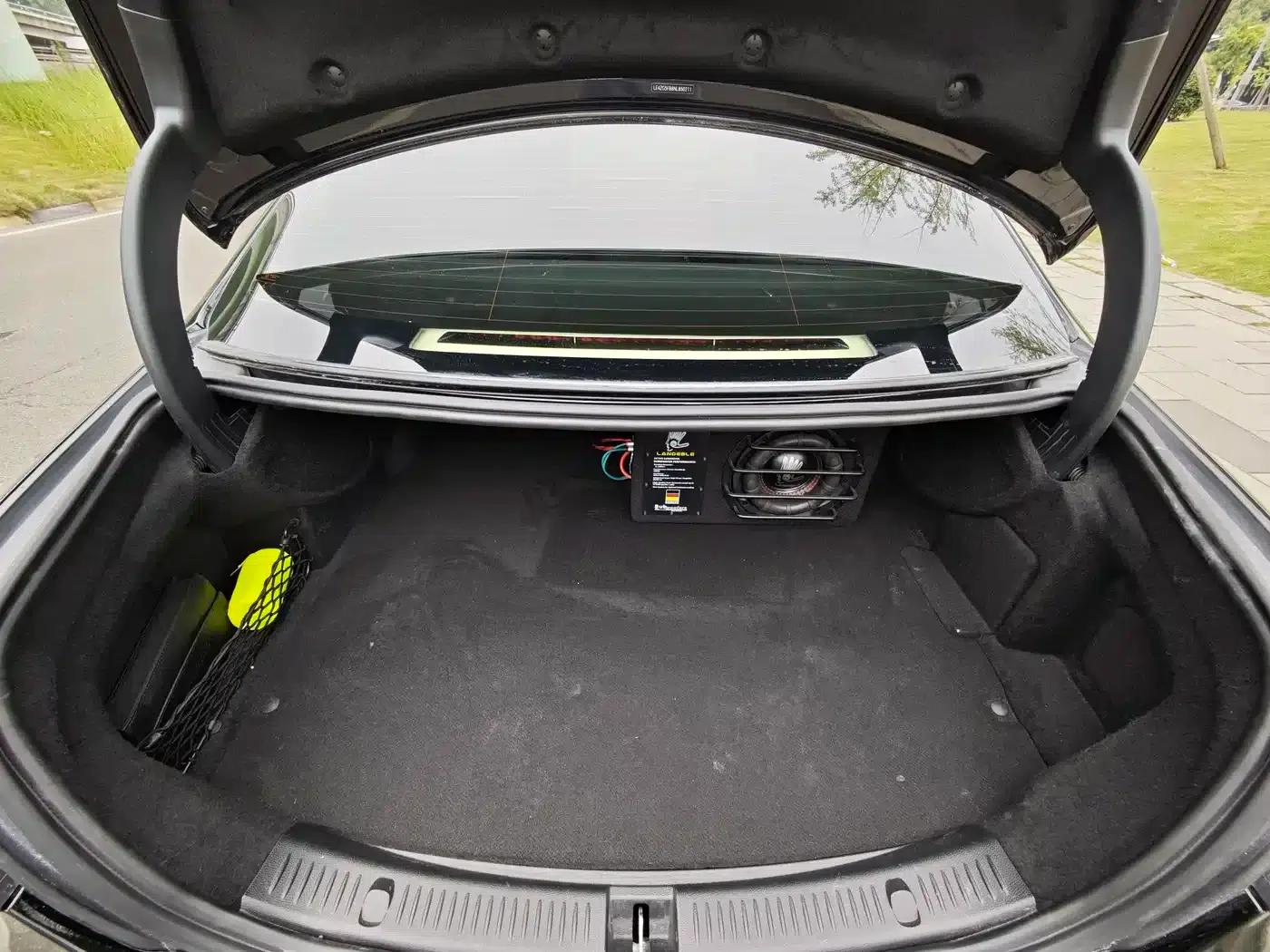 Mercedes-Benz E-Class PHEV 2022 Facelift E 350 e L Plug-in Hybrid Sedan — миниатюра 21