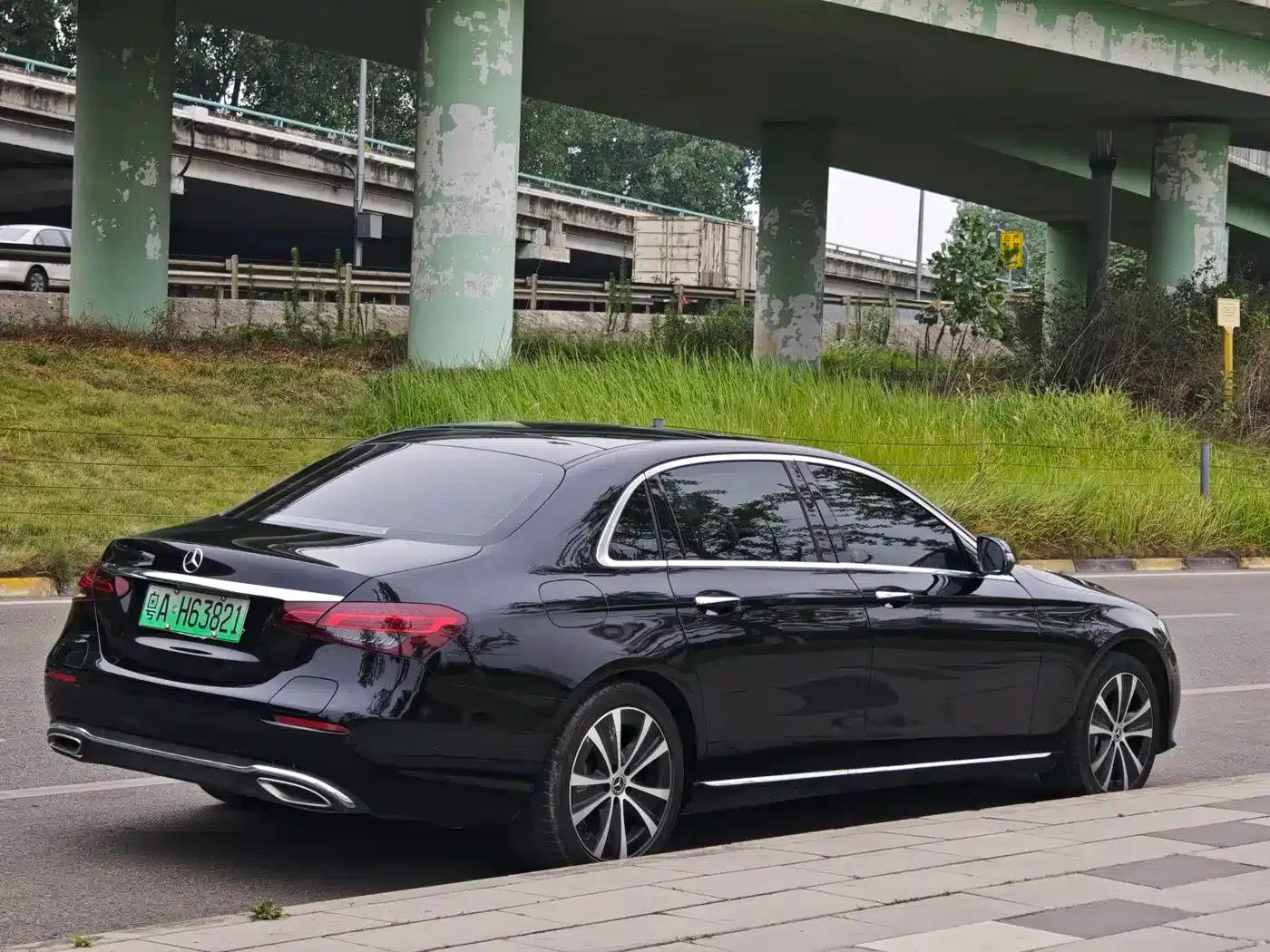 Mercedes-Benz E-Class PHEV 2022 Facelift E 350 e L Plug-in Hybrid Sedan — миниатюра 4