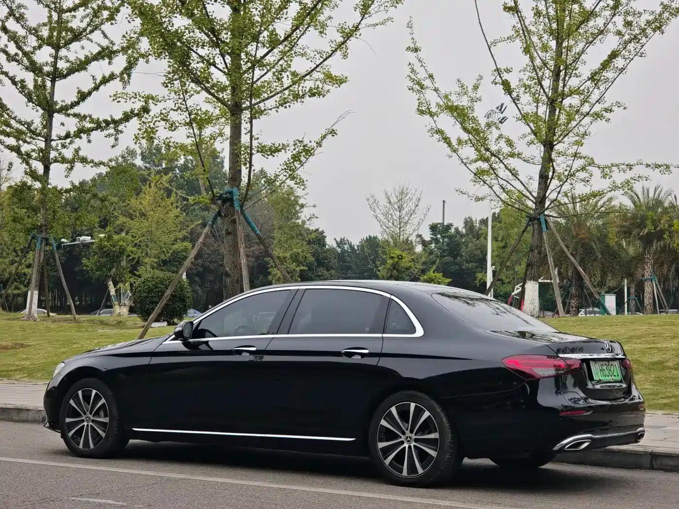 Mercedes-Benz E-Class PHEV 2022 Facelift E 350 e L Plug-in Hybrid Sedan — миниатюра 6