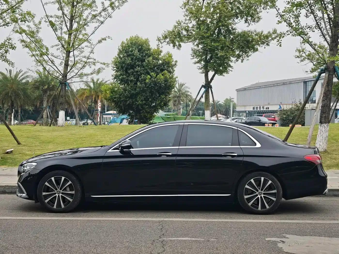 Mercedes-Benz E-Class PHEV 2022 Facelift E 350 e L Plug-in Hybrid Sedan — миниатюра 8