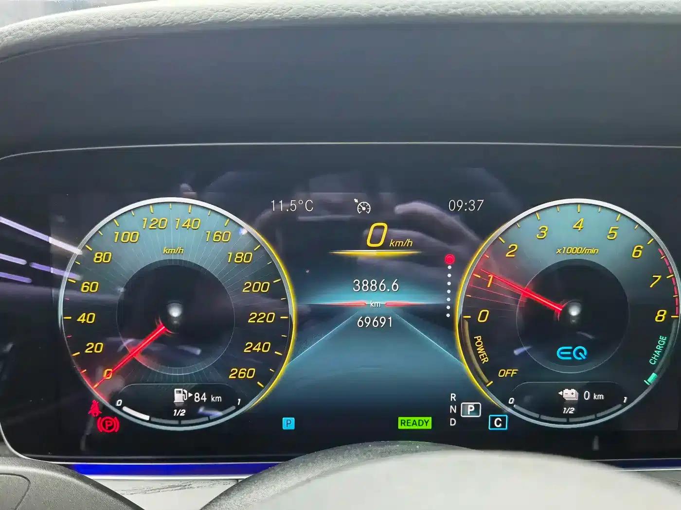 Mercedes-Benz E-Class PHEV 2021 E 350 e L Plug-in Hybrid Sports Sedan — миниатюра 17