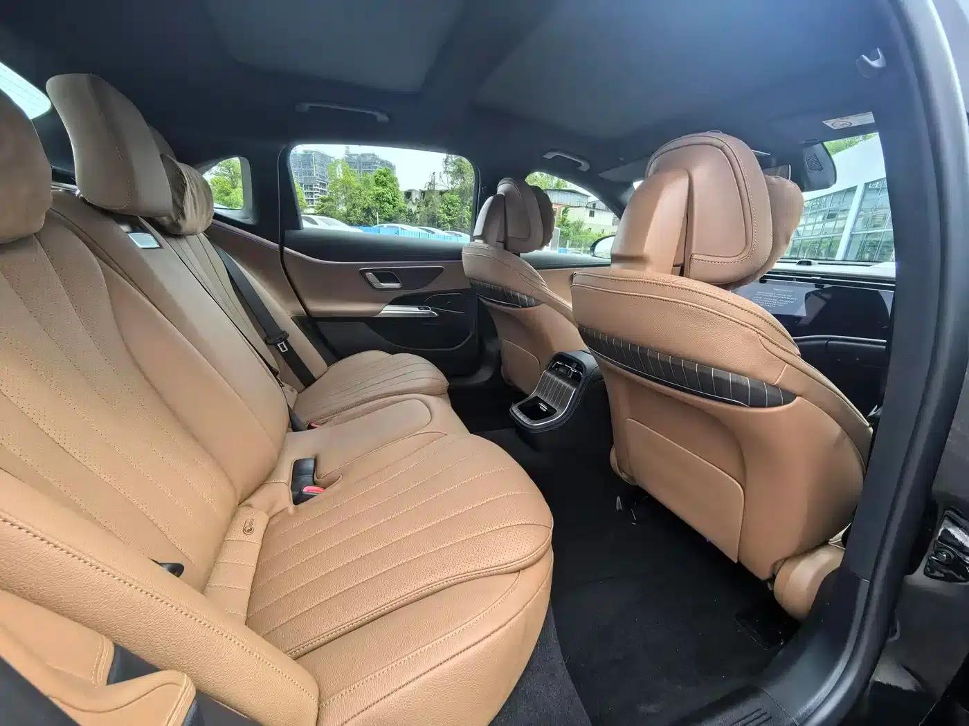 Mercedes-Benz E-Class PHEV 2024 E 350 e L Plug-in Hybrid Sedan — миниатюра 8