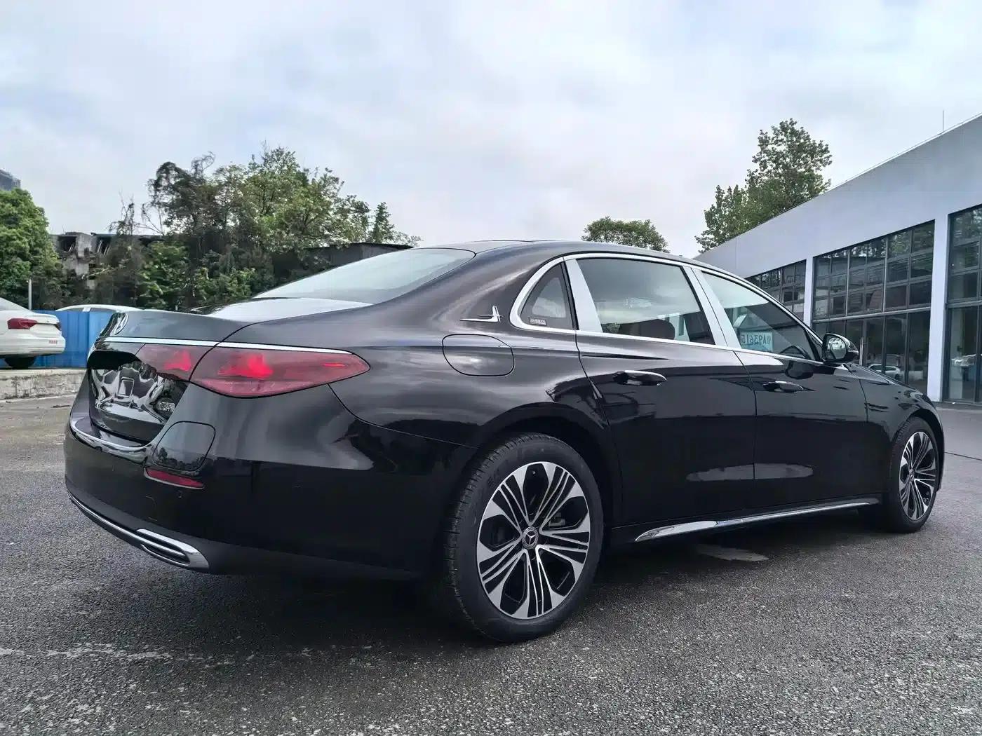 Mercedes-Benz E-Class PHEV 2024 E 350 e L Plug-in Hybrid Sedan — миниатюра 9