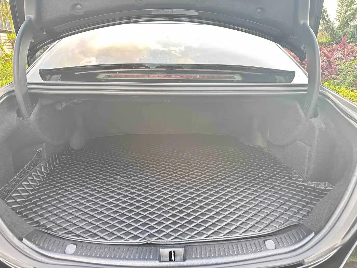 Mercedes-Benz E-Class PHEV 2023 E 350 e L Plug-in Hybrid Sedan — миниатюра 12