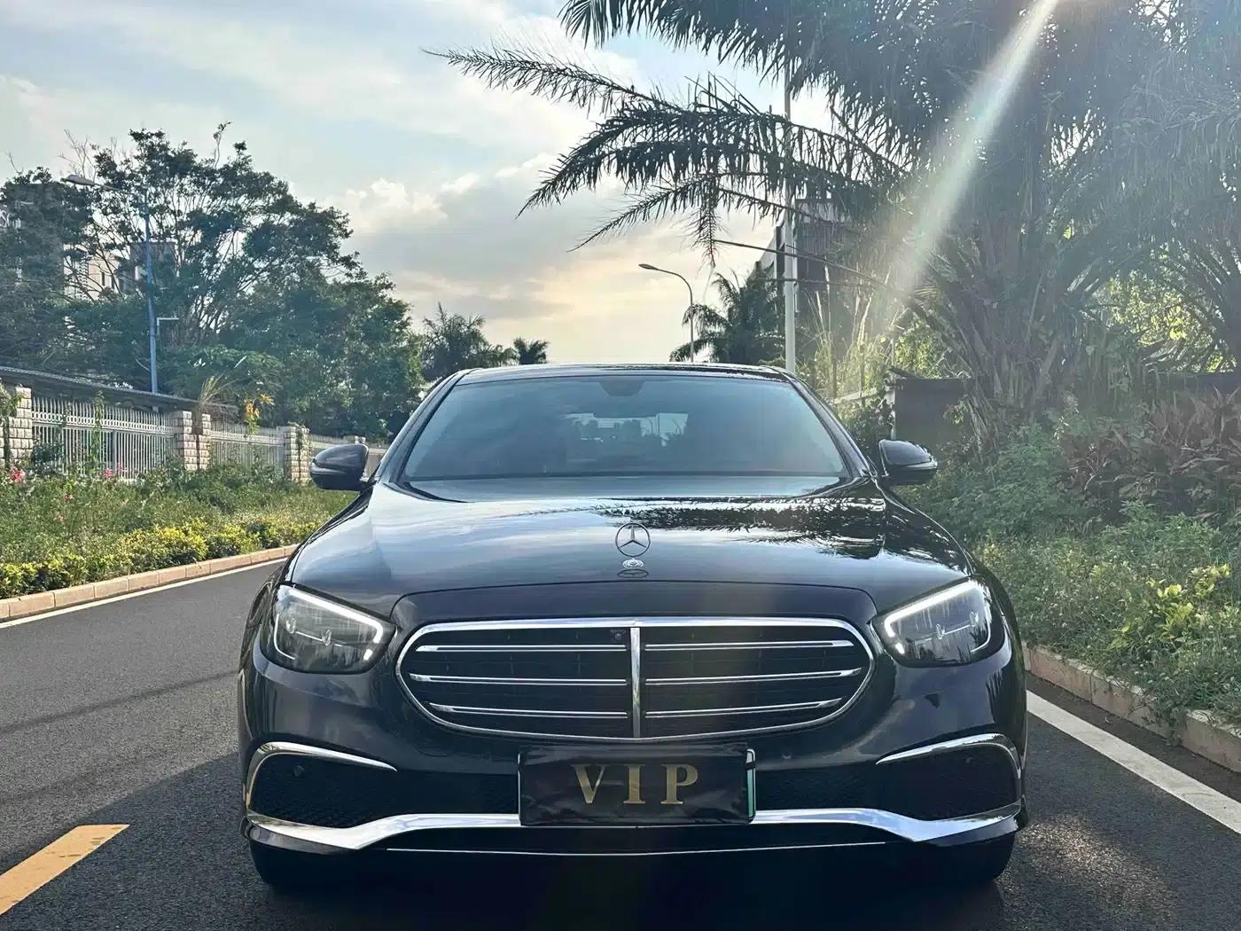 Mercedes-Benz E-Class PHEV 2023 E 350 e L Plug-in Hybrid Sedan — миниатюра 3