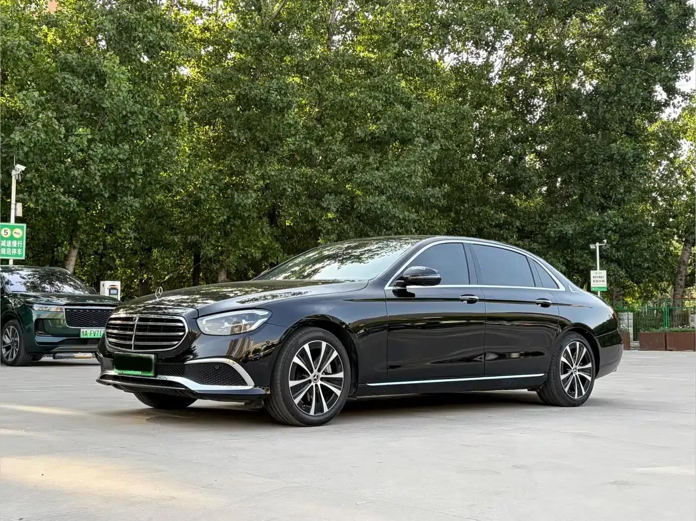 Mercedes-Benz E-Class PHEV 2022 E 350 e L Plug-in Hybrid Sedan — миниатюра 1