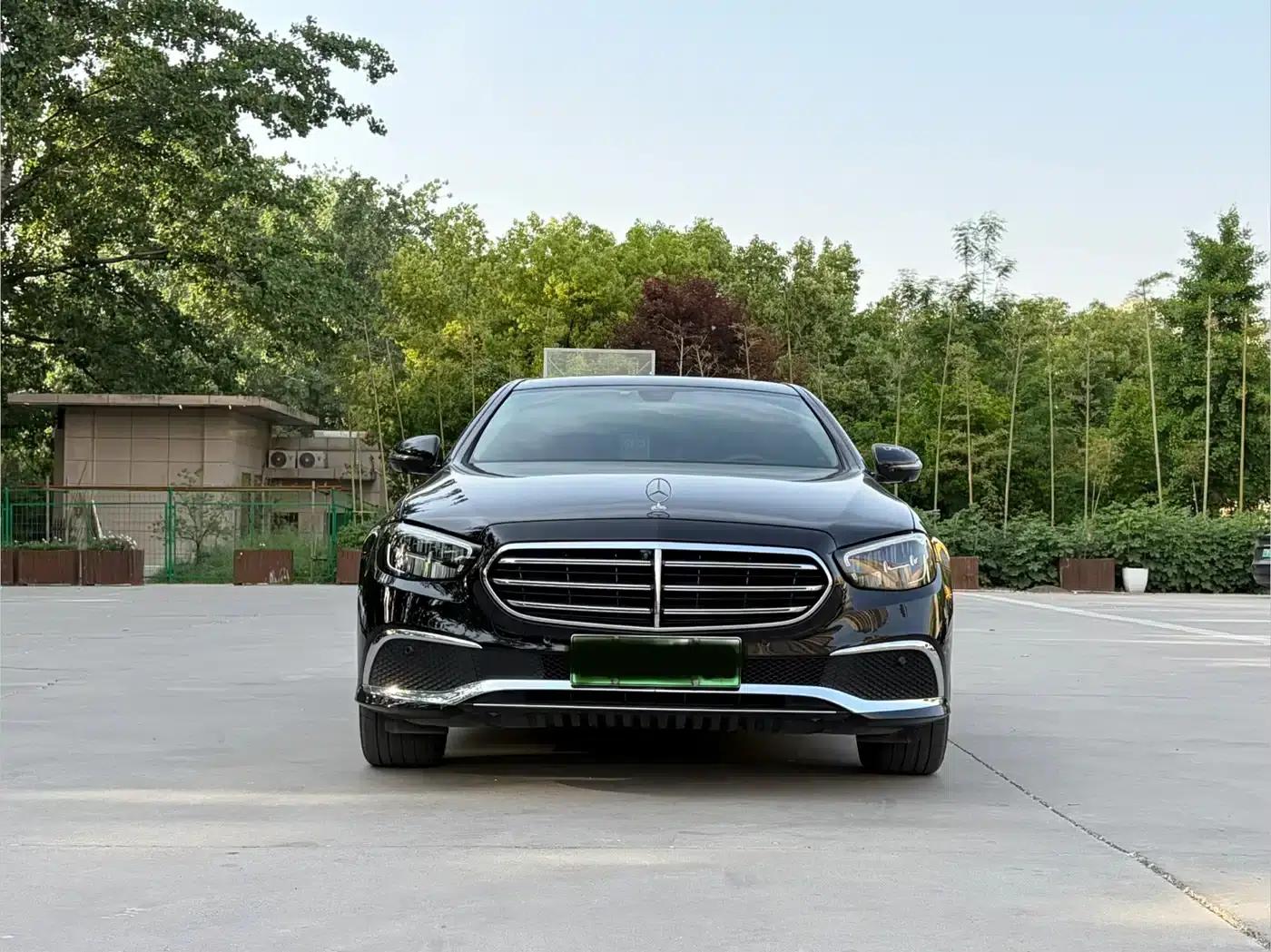 Mercedes-Benz E-Class PHEV 2022 E 350 e L Plug-in Hybrid Sedan — миниатюра 2