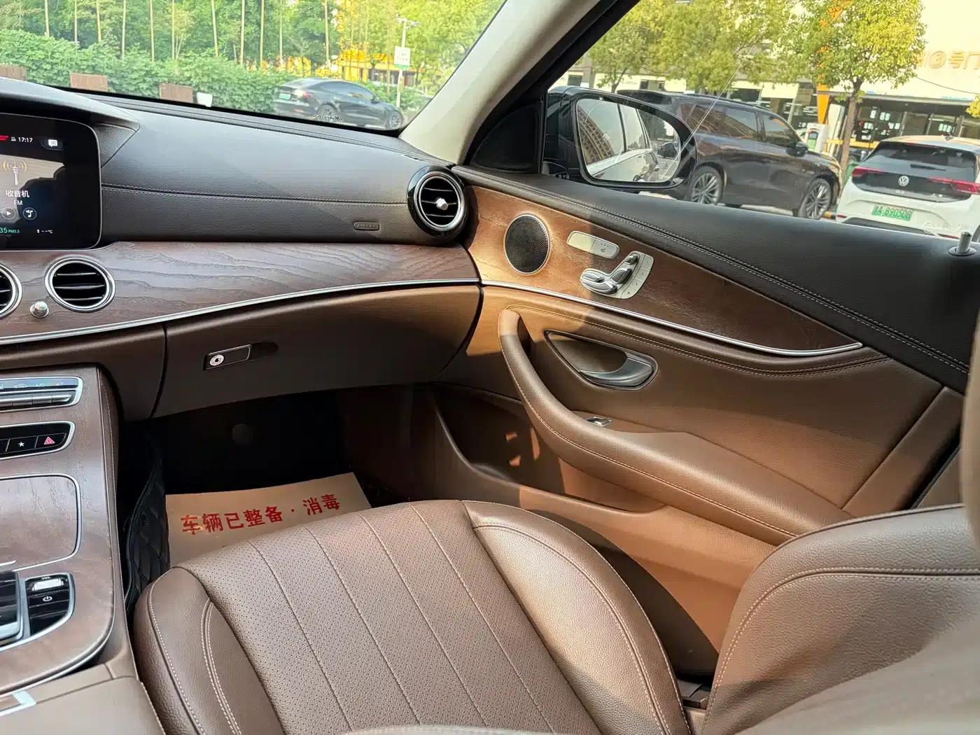 Mercedes-Benz E-Class PHEV 2022 E 350 e L Plug-in Hybrid Sedan — миниатюра 12