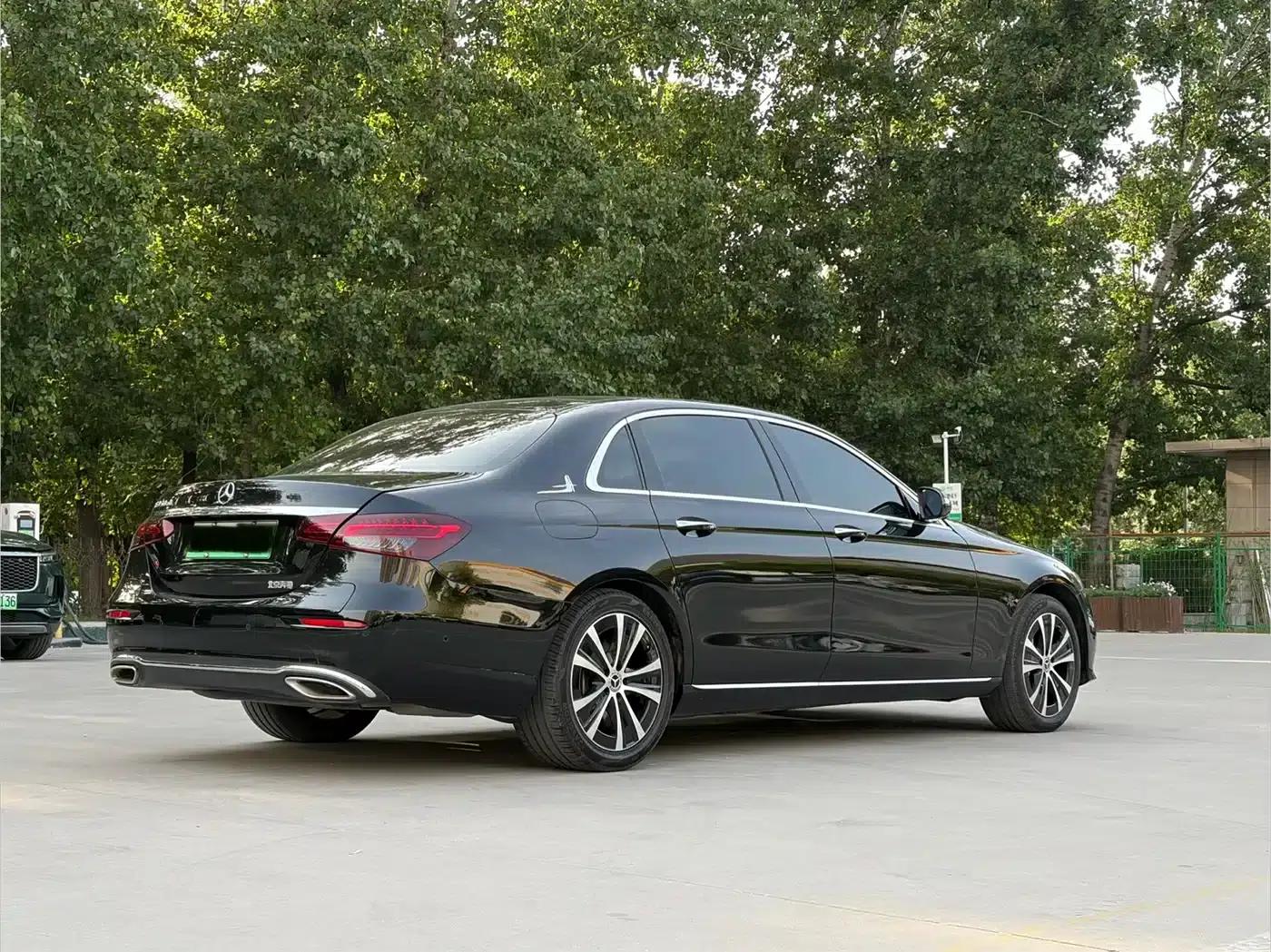 Mercedes-Benz E-Class PHEV 2022 E 350 e L Plug-in Hybrid Sedan — миниатюра 19