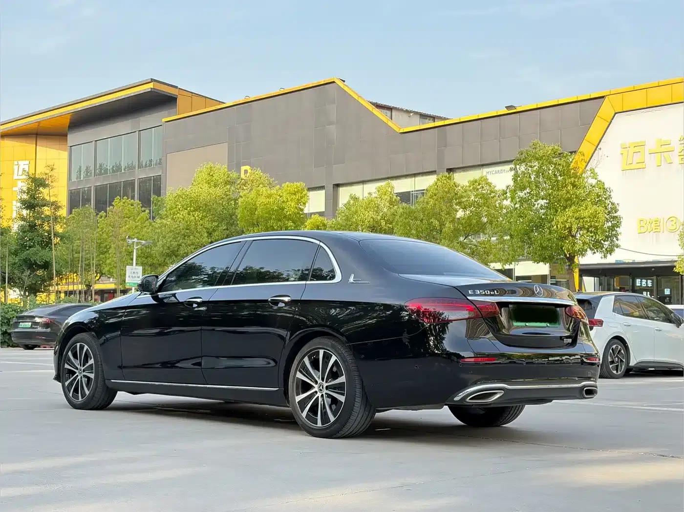 Mercedes-Benz E-Class PHEV 2022 E 350 e L Plug-in Hybrid Sedan — миниатюра 21
