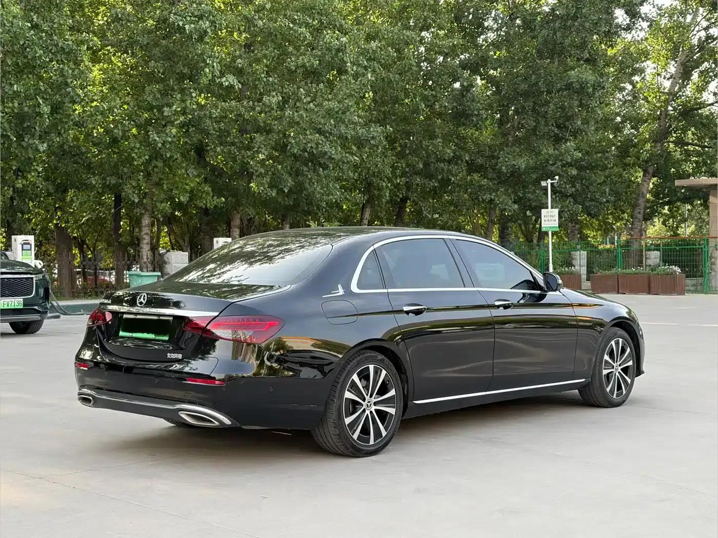 Mercedes-Benz E-Class PHEV 2022 E 350 e L Plug-in Hybrid Sedan — миниатюра 22
