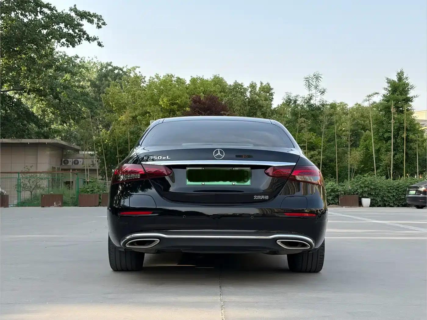Mercedes-Benz E-Class PHEV 2022 E 350 e L Plug-in Hybrid Sedan — миниатюра 23