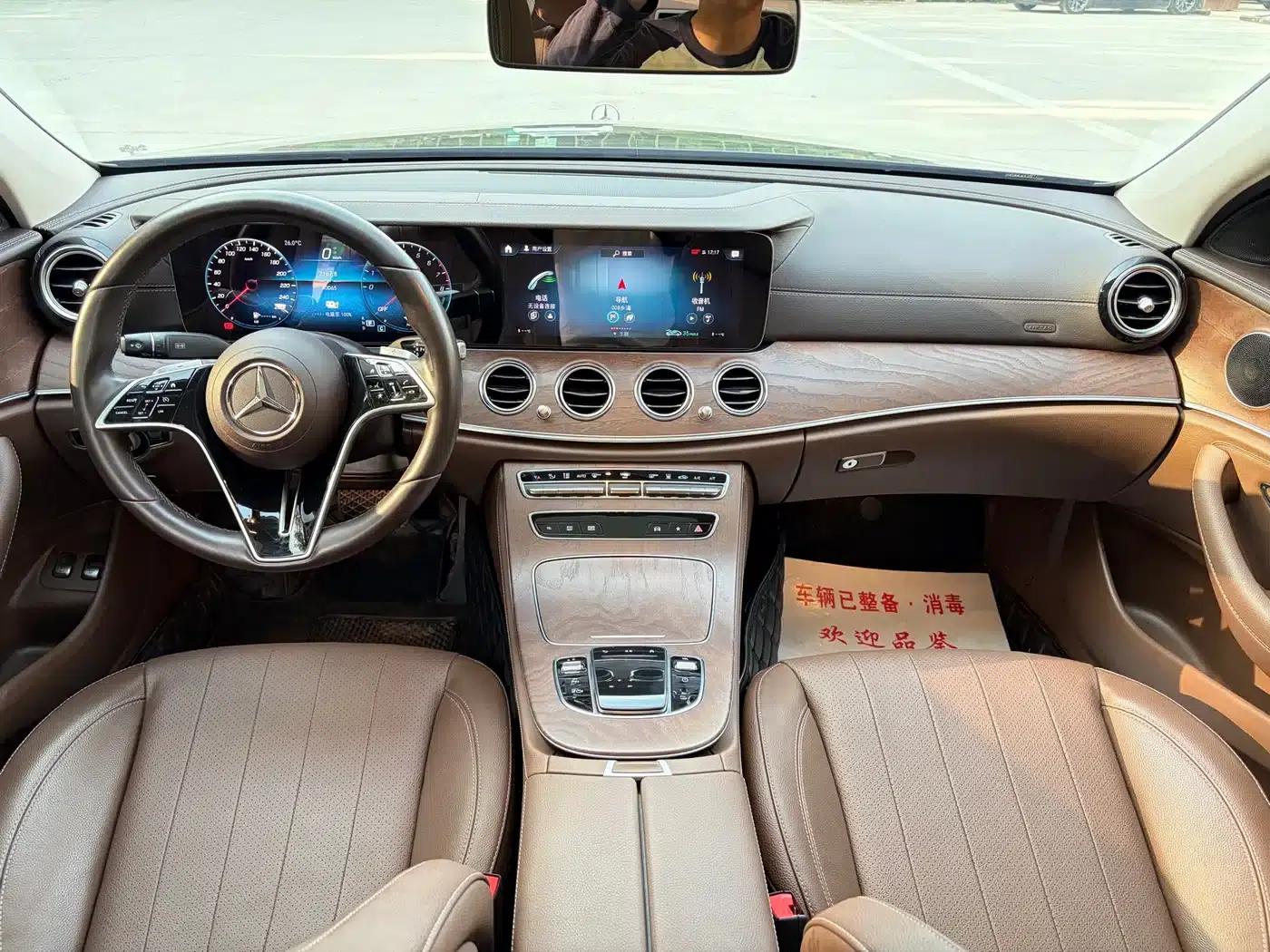 Mercedes-Benz E-Class PHEV 2022 E 350 e L Plug-in Hybrid Sedan — миниатюра 9