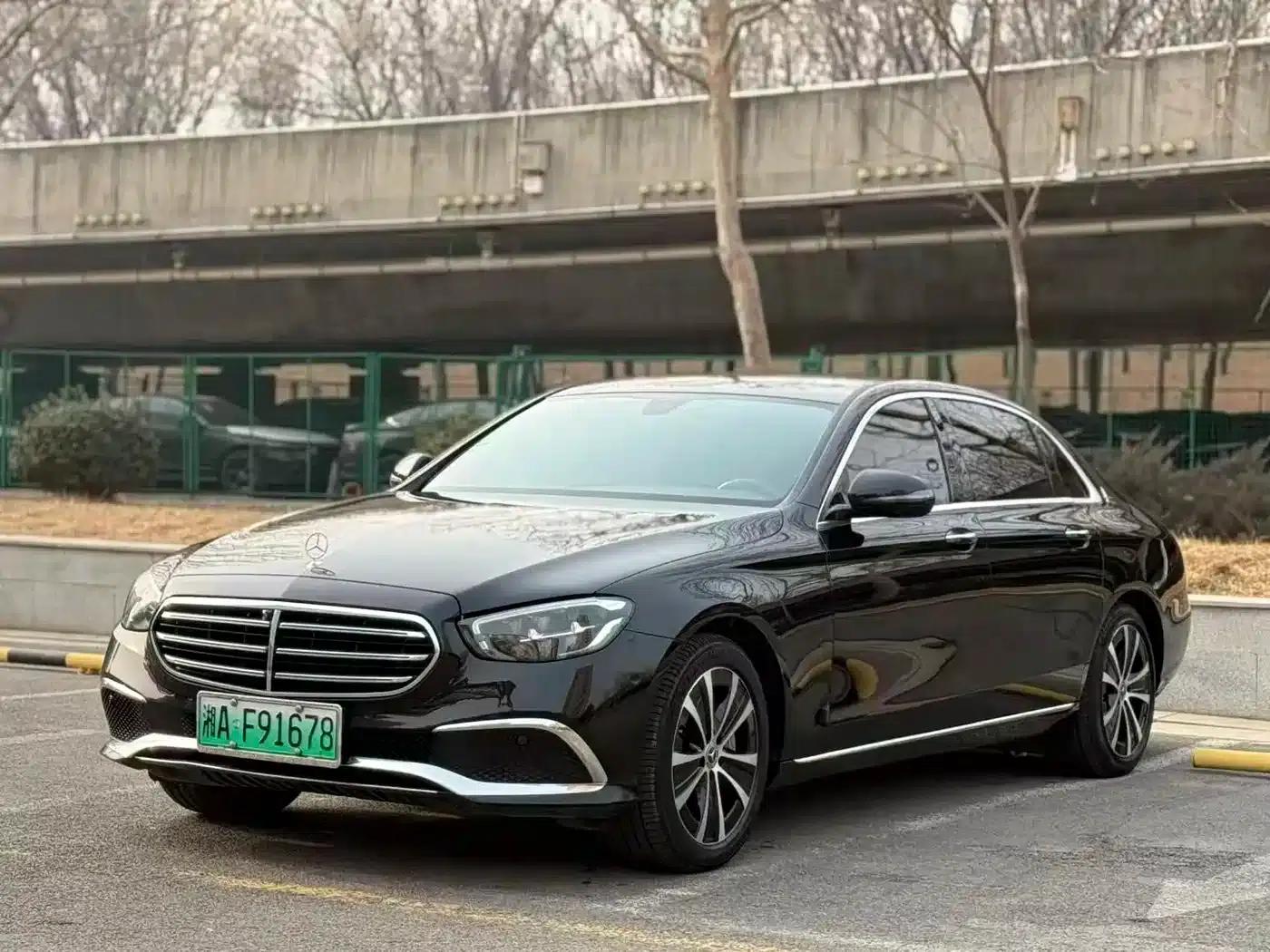 Mercedes-Benz E-Class PHEV 2023 E 350 e L Plug-in Hybrid Sports Sedan — миниатюра 1