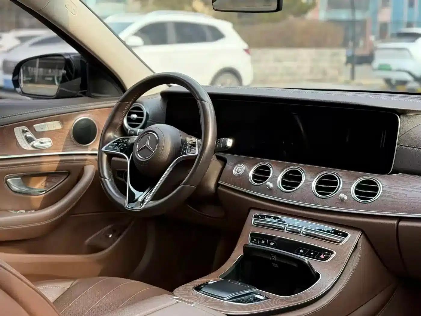 Mercedes-Benz E-Class PHEV 2023 E 350 e L Plug-in Hybrid Sports Sedan — миниатюра 12
