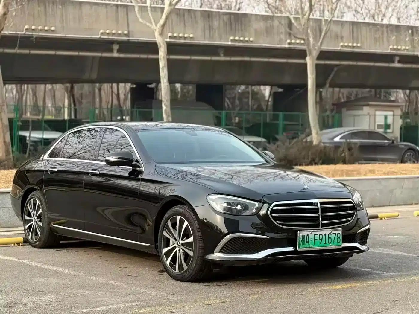 Mercedes-Benz E-Class PHEV 2023 E 350 e L Plug-in Hybrid Sports Sedan — миниатюра 3